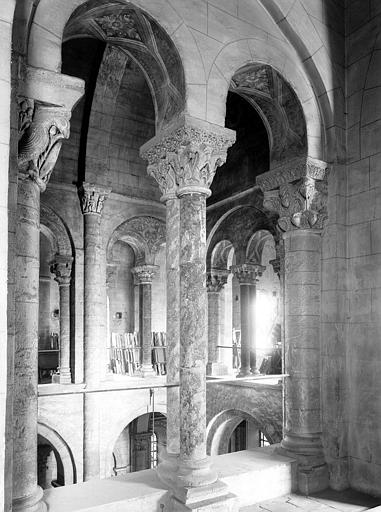 Intérieur, tribunes du croisillon sud, face est, baie centrale