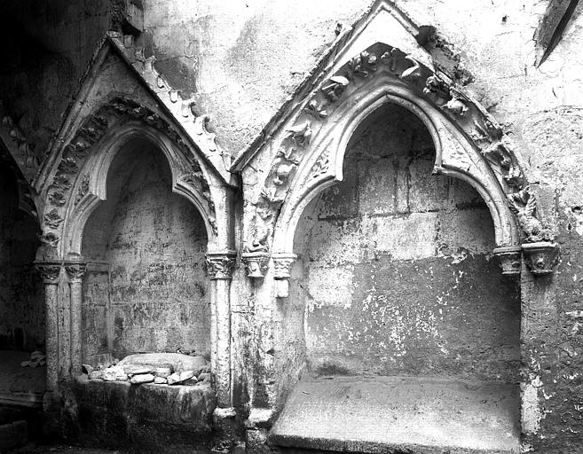 Cloître : Intérieur, arcatures aveugles (enfeux)