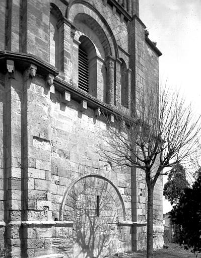 Partie de la façade, clocher isolé, face nord-est