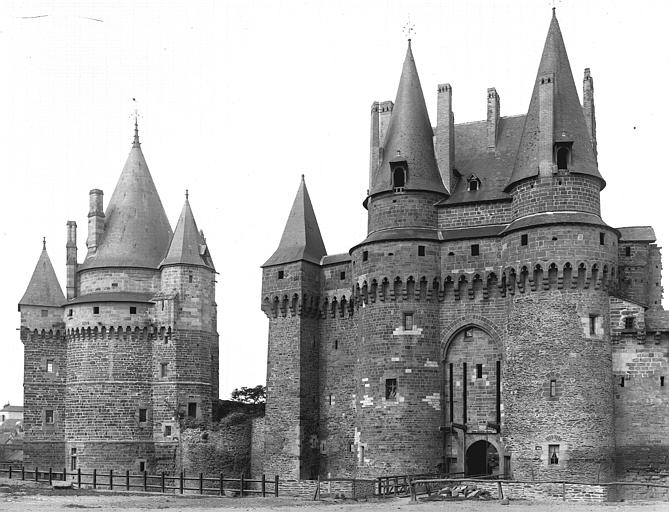 Le châtelet et l'entrée du château