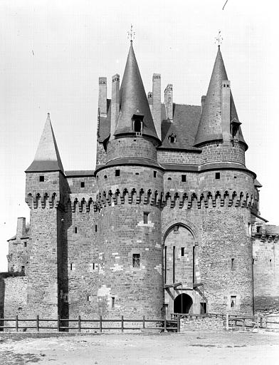 Le châtelet et l'entrée du château