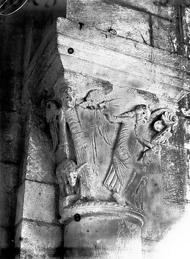 Intérieur, chapiteau de la croisée du transept : Le Sacrifice d'Abraham