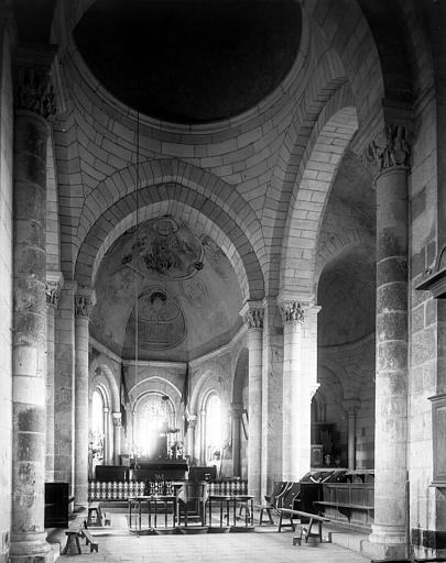 Intérieur, choeur et carré du transept