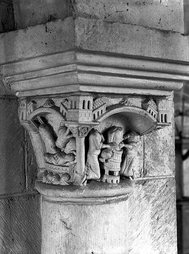 Intérieur, chapiteau : La Nativité et l'Enfance du Christ (chapiteau mutilé : sculptures acéphales)