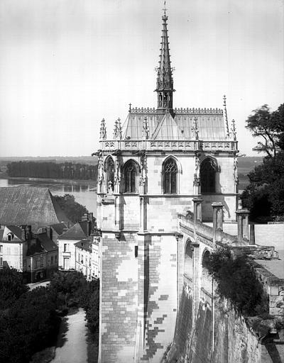 Chapelle Saint-Hubert : abside en saillie en dehors des remparts