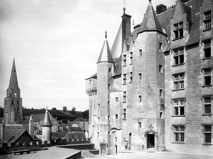 Façade sur la cour, aile gauche