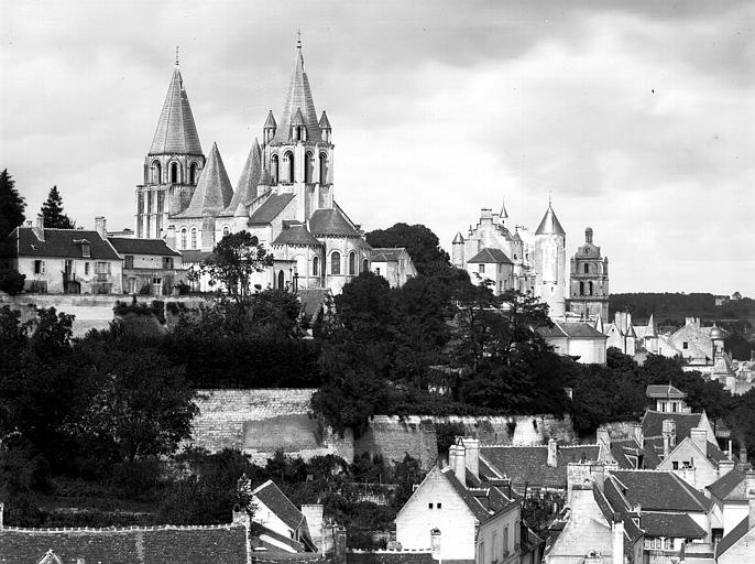 Côté sud-est et vue générale de la ville haute