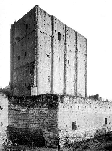 Vieux Château : Grand donjon, côté sud-ouest