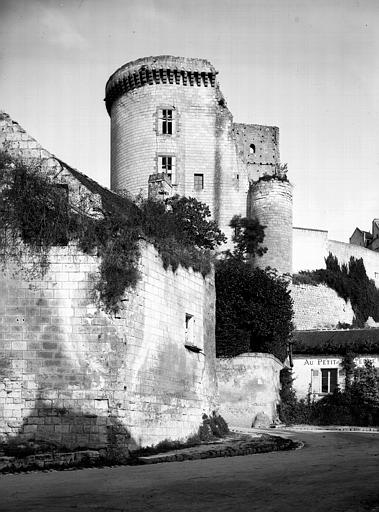 Vieux Château : Tour Neuve ou tour Louis XI, côté ouest