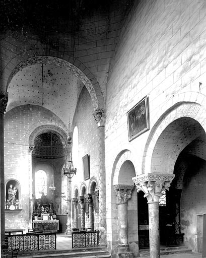 Intérieur, choeur, première chapelle sud vers l'est