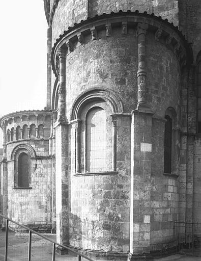 Extérieur, abside : une des chapelles rayonnantes