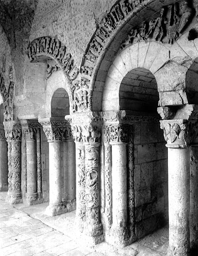 Arcades romanes du cloître