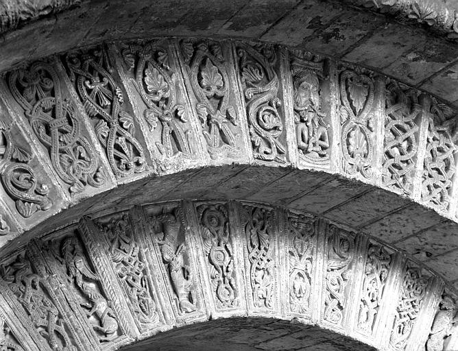 Arcades romanes du cloître : détails