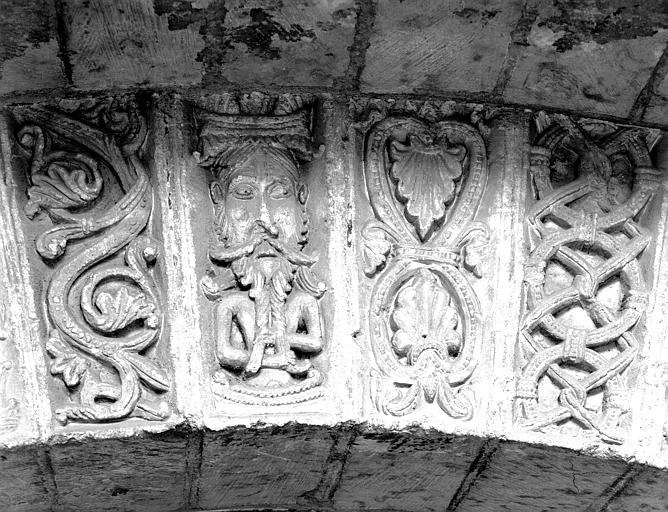 Arcades romanes du cloître : détails