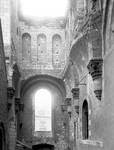 Intérieur du croisillon sud : ruines