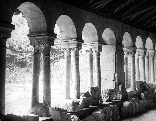 Ancien cloître, galerie : intérieur (dépôt lapidaire)