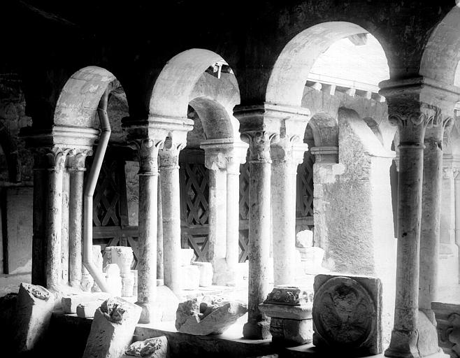 Ancien cloître, galerie : intérieur (dépôt lapidaire)