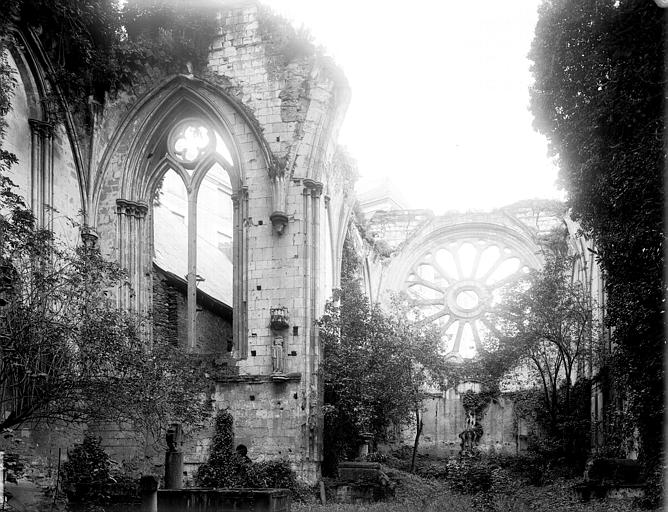 Ruines de l'église, intérieur, rosace du choeur