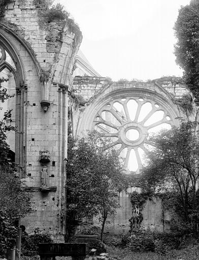 Ruines de l'église, intérieur, rosace du choeur