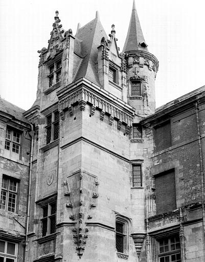 Extérieur, tourelle de l'escalier