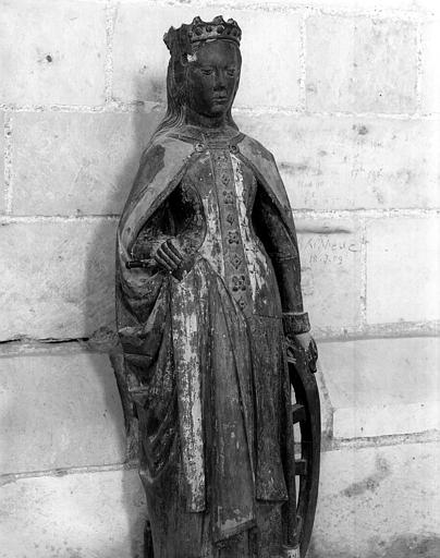 Intérieur, statue de sainte Catherine