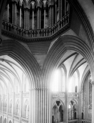 Intérieur, encorbellement de la tour lanterne