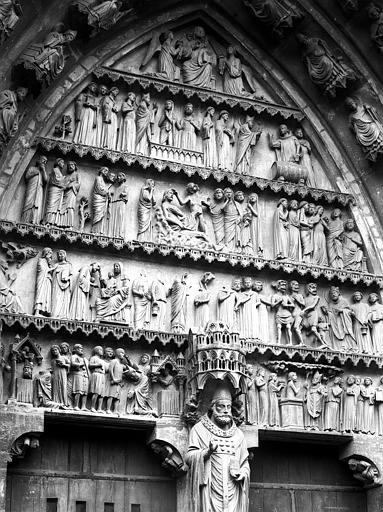 Extérieur, bras nord du transept, porte centrale : tympan et statue de saint Sixte au trumeau