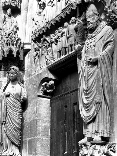 Extérieur, bras nord du transept, porte centrale, trumeau : saint Sixte