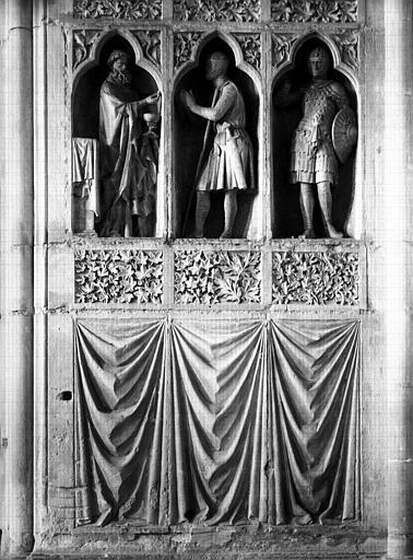 Extérieur, revers de portail, intérieur : La Communion du chevalier