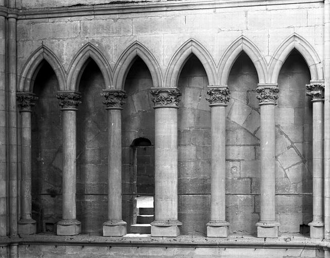 Ruines, intérieur, partie du triforium