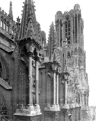 Ruines, extérieur, partie haute de la face latérale nord