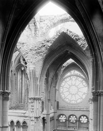 Ruines, intérieur, rosace du bras du transept