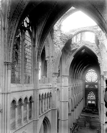 Ruines, intérieur, partie supérieure de la nef vue du choeur