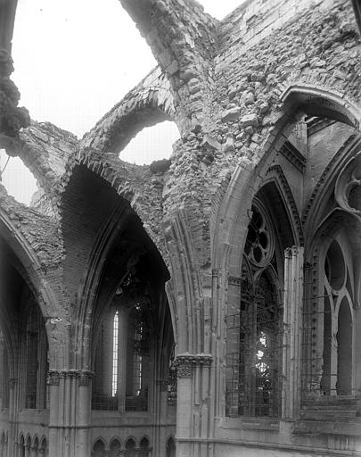 Ruines, intérieur, voûtes à la croisée du transept