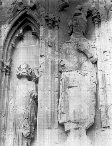 Ruines, façade ouest, statues de la galerie des rois