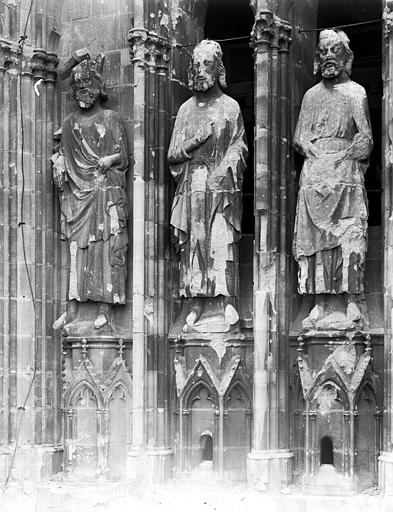 Ruines, façade ouest, statues de la galerie des rois