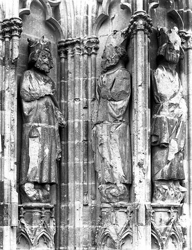 Ruines, façade ouest, statues de la galerie des rois