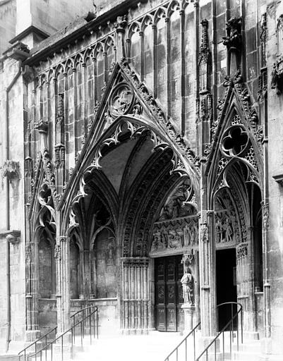 Extérieur, façade sud, porche Saint-Jean-Baptiste