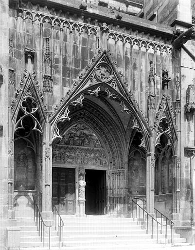 Extérieur, façade sud, porche Saint-Jean-Baptiste