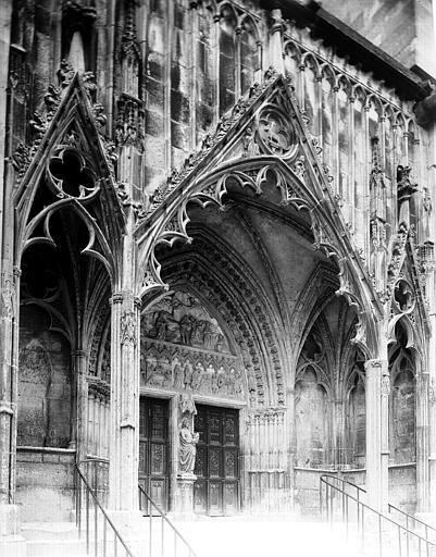 Extérieur, façade sud, porche Saint-Jean-Baptiste