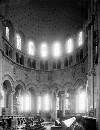 Intérieur, partie du choeur