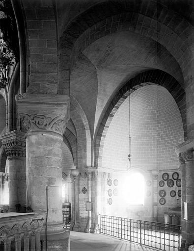 Intérieur, pourtour du choeur