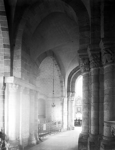 Intérieur, pourtour du choeur