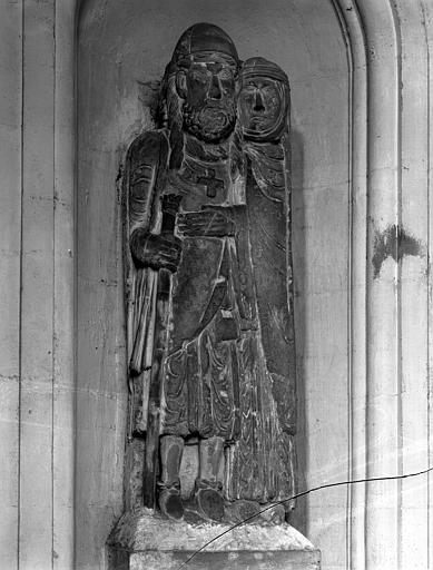 Tombeau présumé de G. de Vaudémont et d'Huderige de Dagsbourg (statue dans une niche)