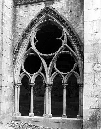 Cloître : fenêtres