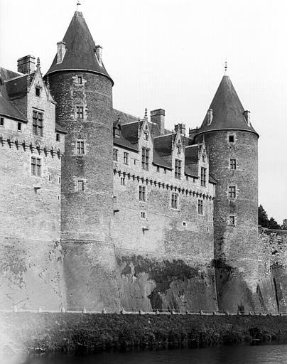 Partie de la façade donnant sur la rivière, aile droite