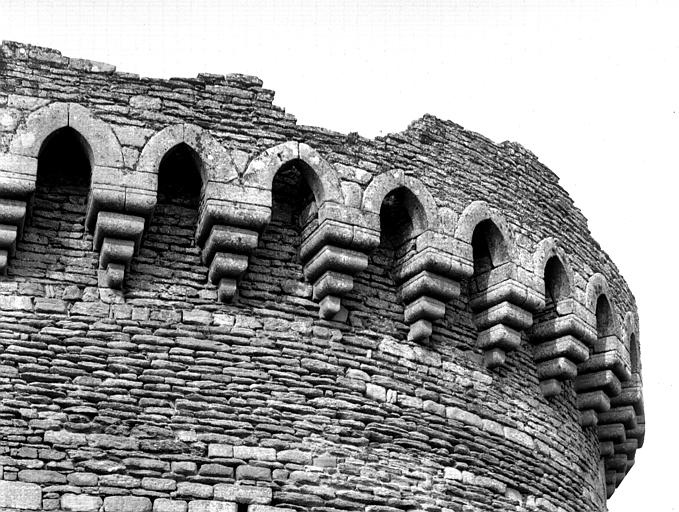 Mâchicoulis d'une tour du château