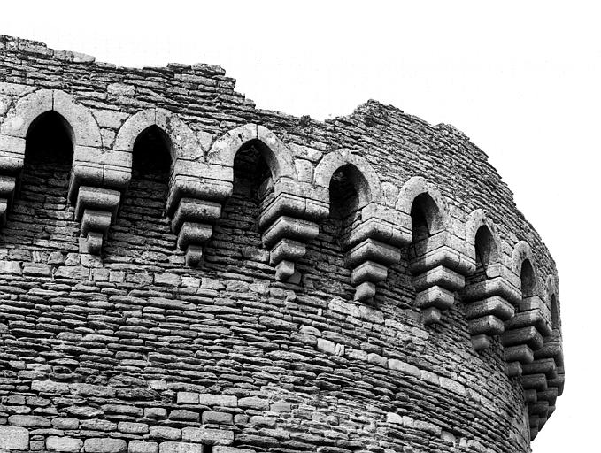 Mâchicoulis d'une tour du château