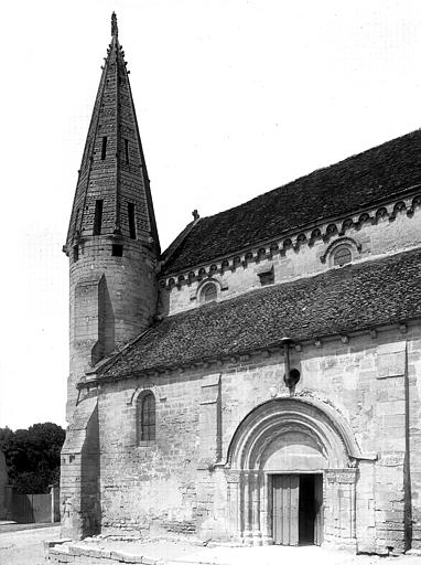 Extérieur, partie de la façade latérale sud, portail