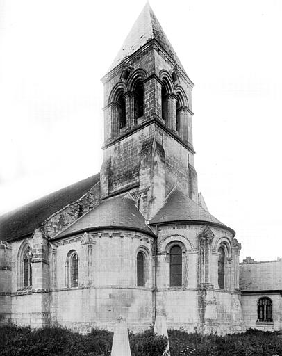 Extérieur, abside au sud-est, clocher